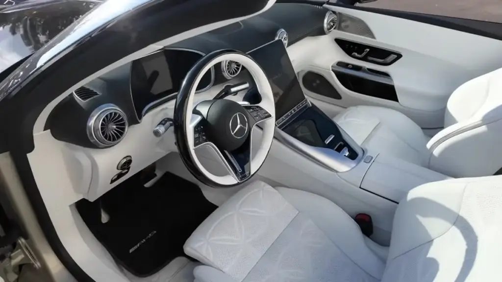 У США продають майже новий Mercedes-Maybach SL 680 із пробігом лише 856 км