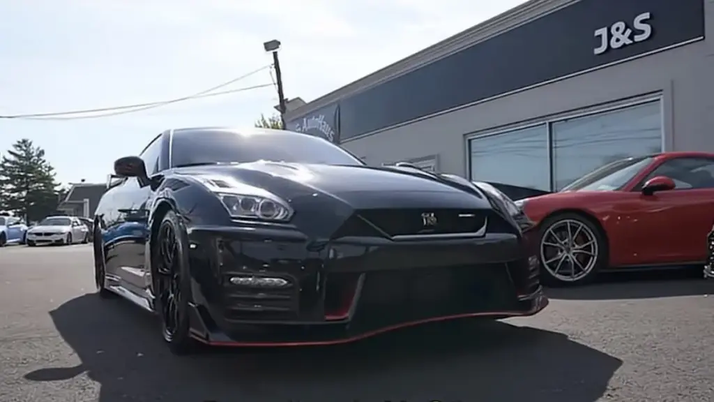 У США виставили на продаж майже новий Nissan GT-R NISMO 2023 року
