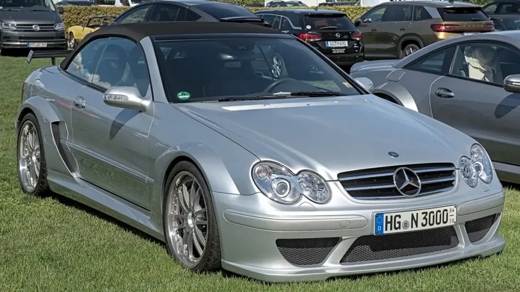 У Великобританії виставлять на аукціон унікальний Mercedes-Benz Дженсона Баттона