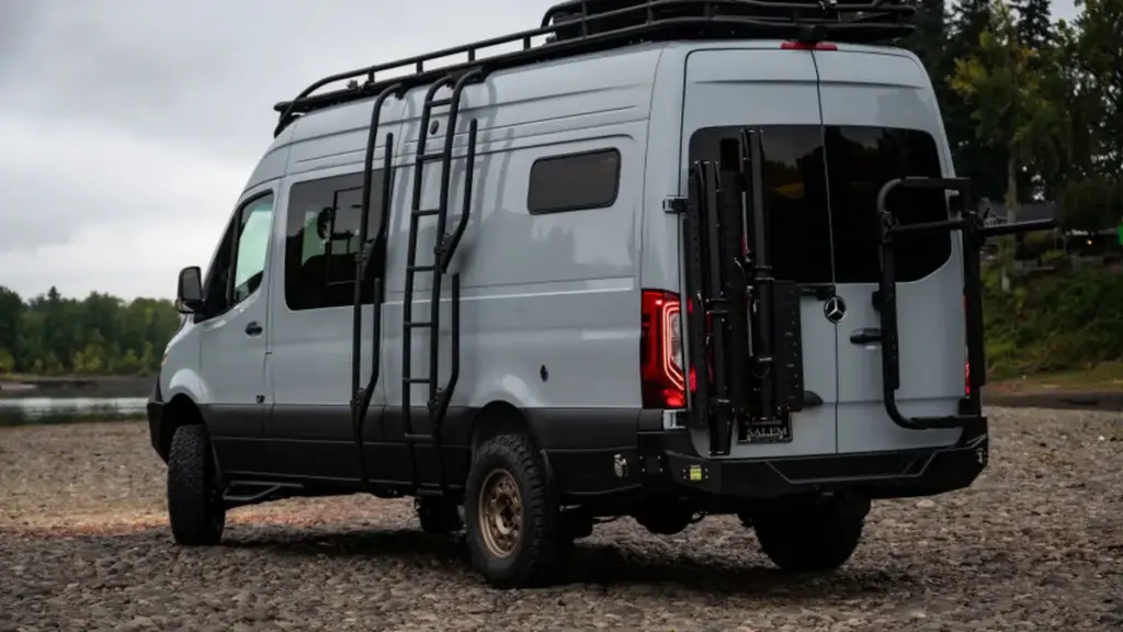 Унікальний сімейний кемпер TeenyKana на базі Mercedes Sprinter виставили на продаж