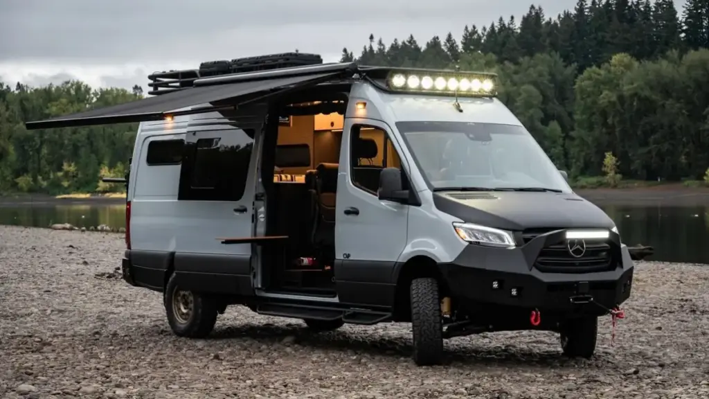 Унікальний сімейний кемпер TeenyKana на базі Mercedes Sprinter виставили на продаж
