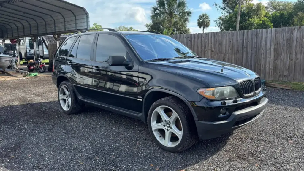 В США старий кросовер BMW X5 продали на аукціоні менш ніж за 4 тисячі доларів