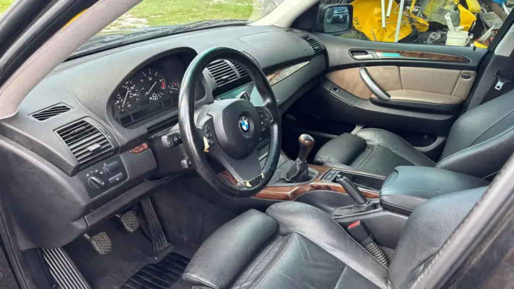 В США старий кросовер BMW X5 продали на аукціоні менш ніж за 4 тисячі доларів