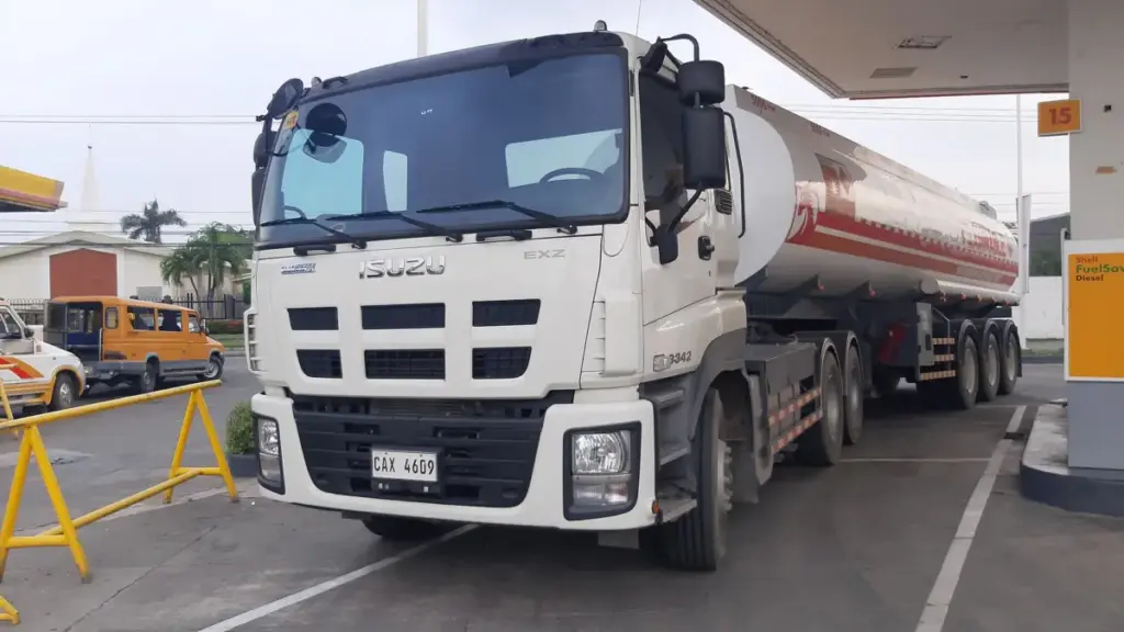 В Україні випустили партію паливозаправників на шасси Isuzu FTS34