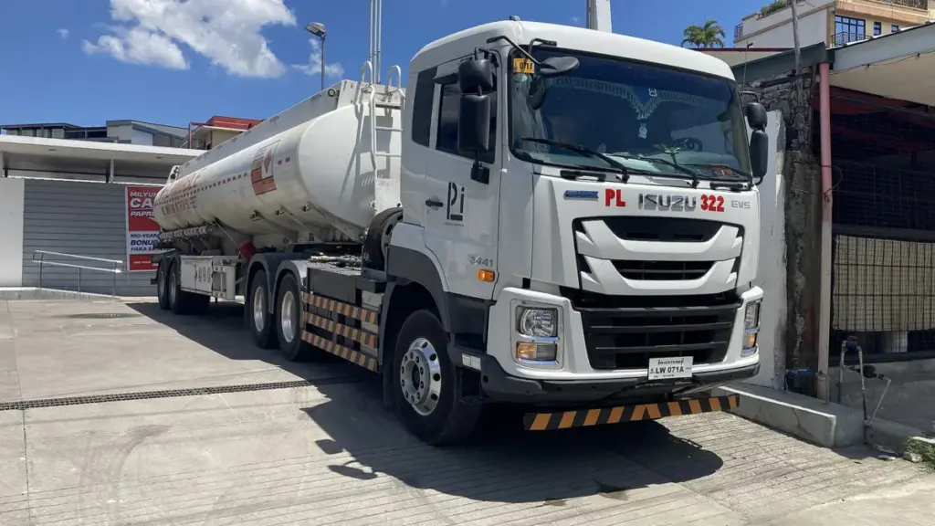 В Україні випустили партію паливозаправників на шасси Isuzu FTS34