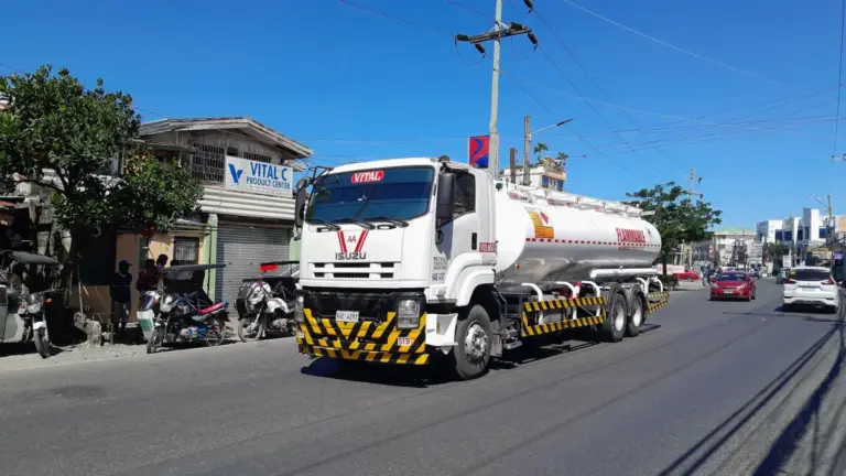 В Україні випустили партію паливозаправників на шасси Isuzu FTS34