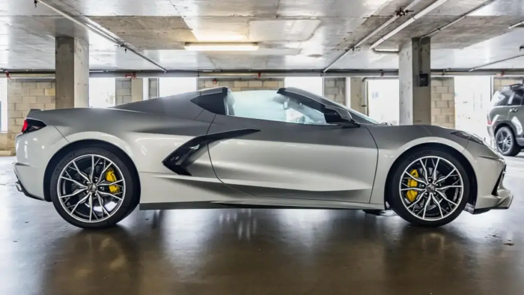 Власник виставив на продаж Chevrolet Corvette Stingray після 1100 км пробігу
