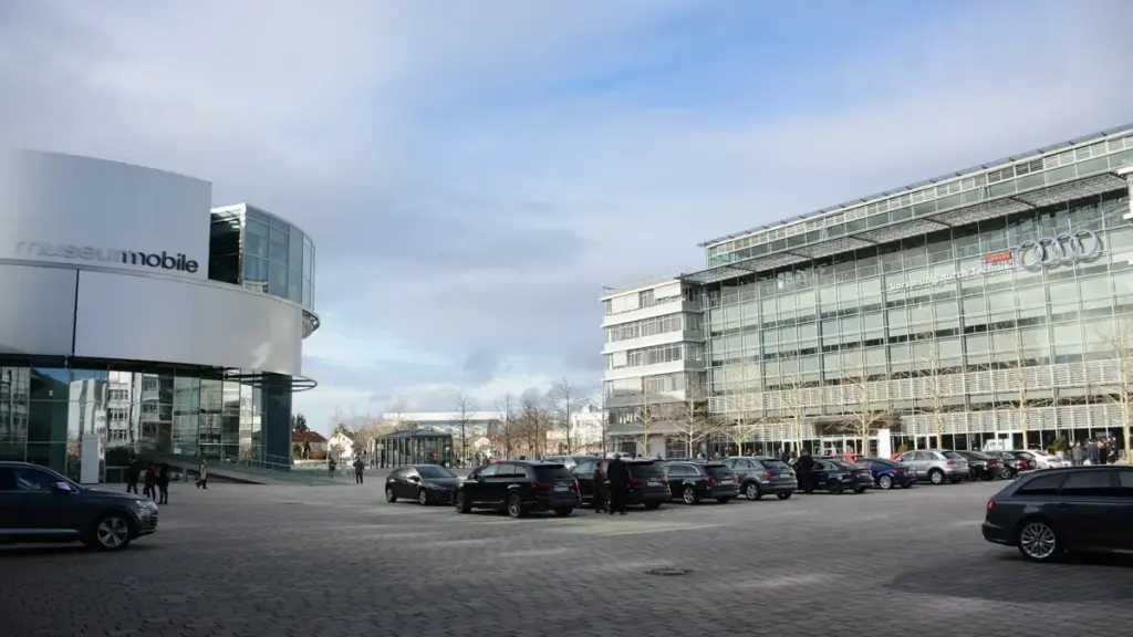 Volkswagen передає розробку систем допомоги водію під контроль Audi