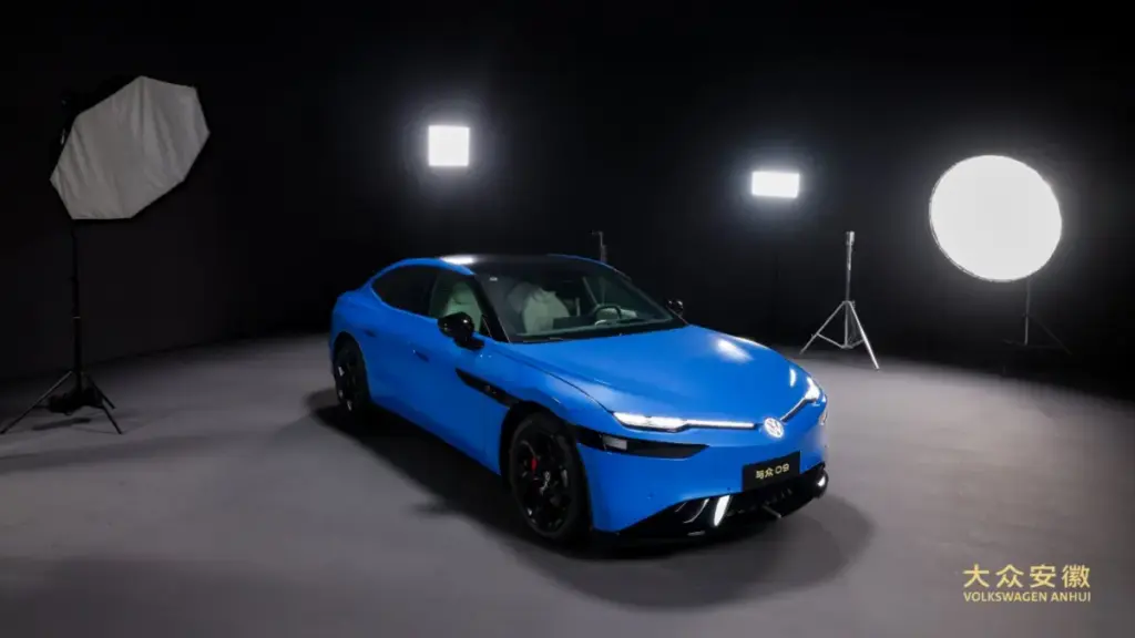 Volkswagen випустив електричний седан ID. UNYX 09, створений спільно з Xpeng