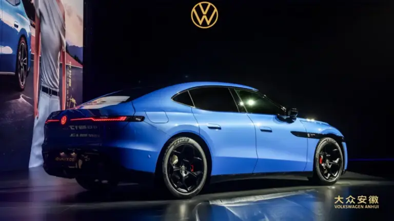 Volkswagen випустив електричний седан ID. UNYX 09, створений спільно з Xpeng