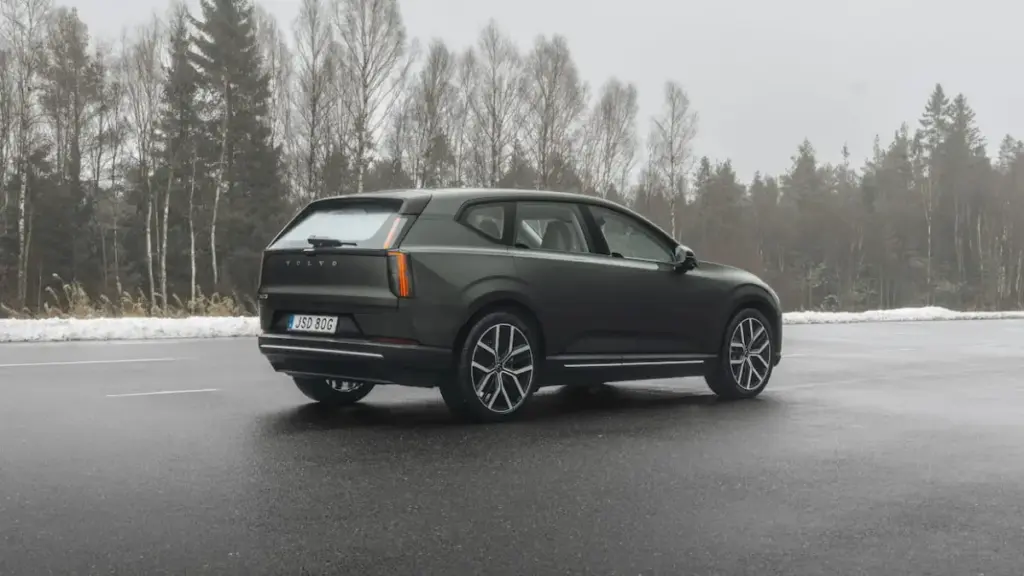 Volvo EX60 перевершив офіційний запас ходу в реальному тесті Edmunds