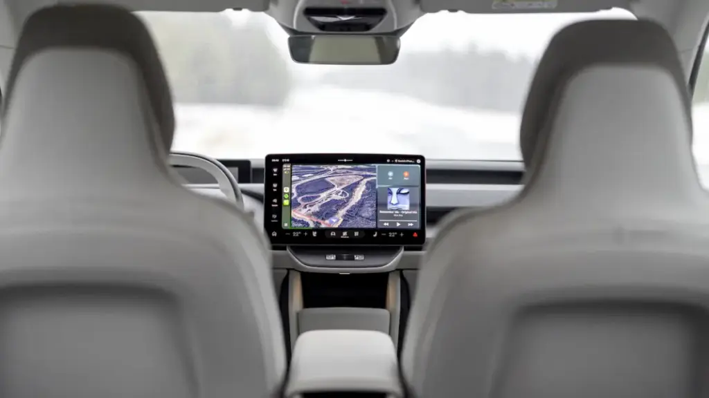 Volvo EX60 перевершив офіційний запас ходу в реальному тесті Edmunds