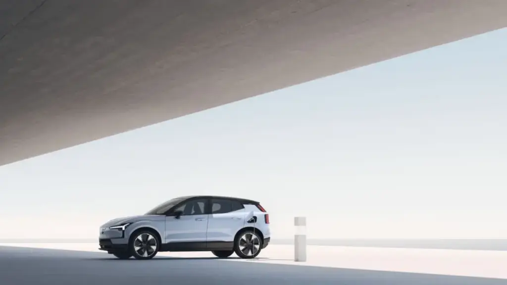 Volvo відкликає електричні кросовери EX30 через проблеми з підголівниками
