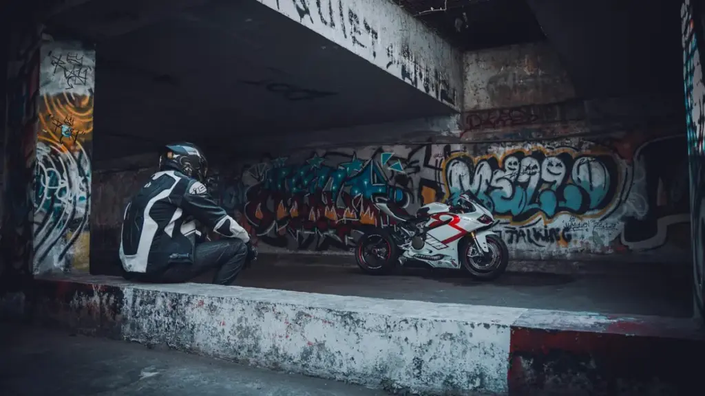 White Motorcycle Concepts представила концепт Mono RR із центральним повітроводом