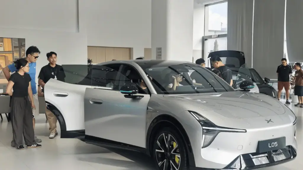 Xpeng розпочала глобальні поставки нового кросовера MONA L05